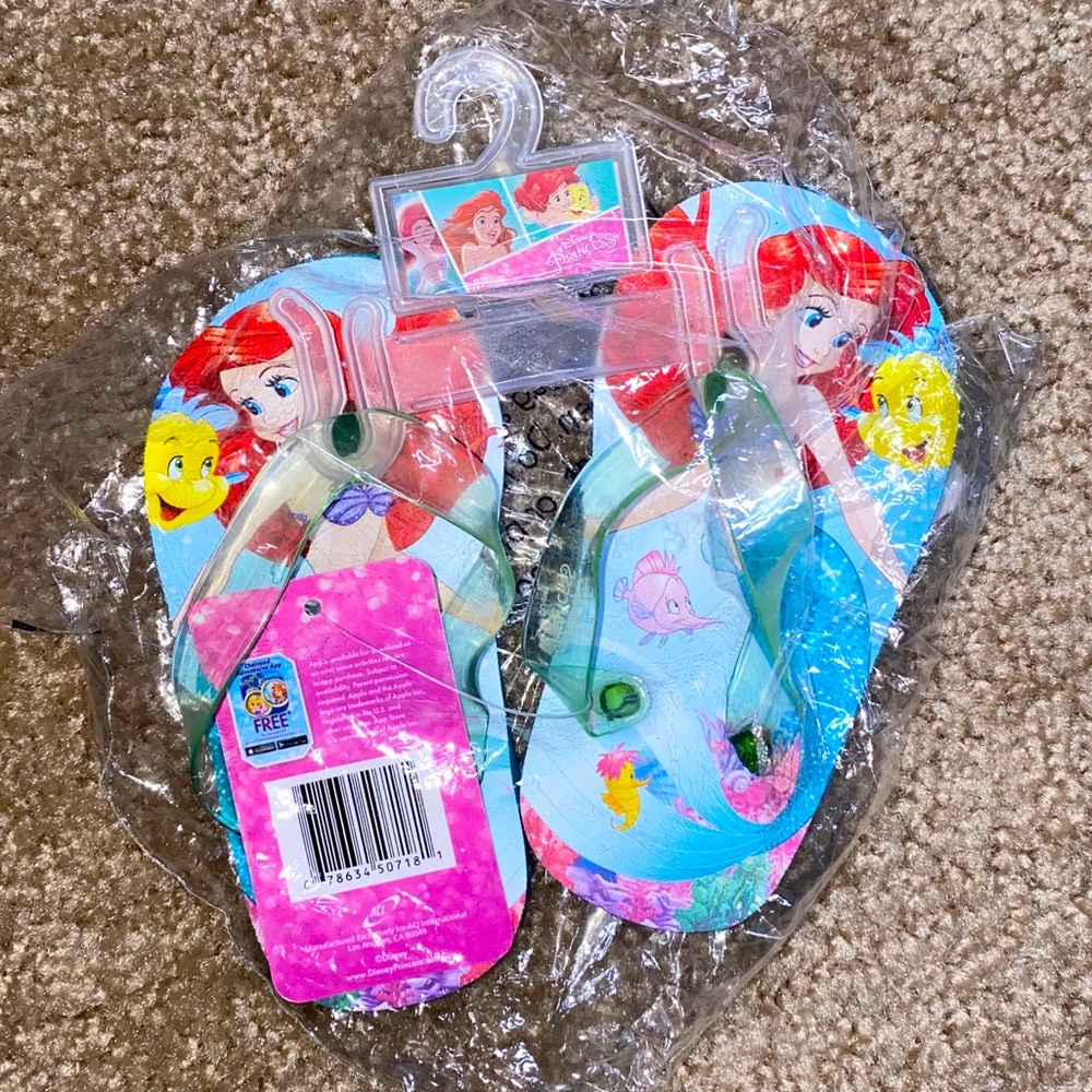 Disneys The Little mermaid flip flops girls sz 5/6